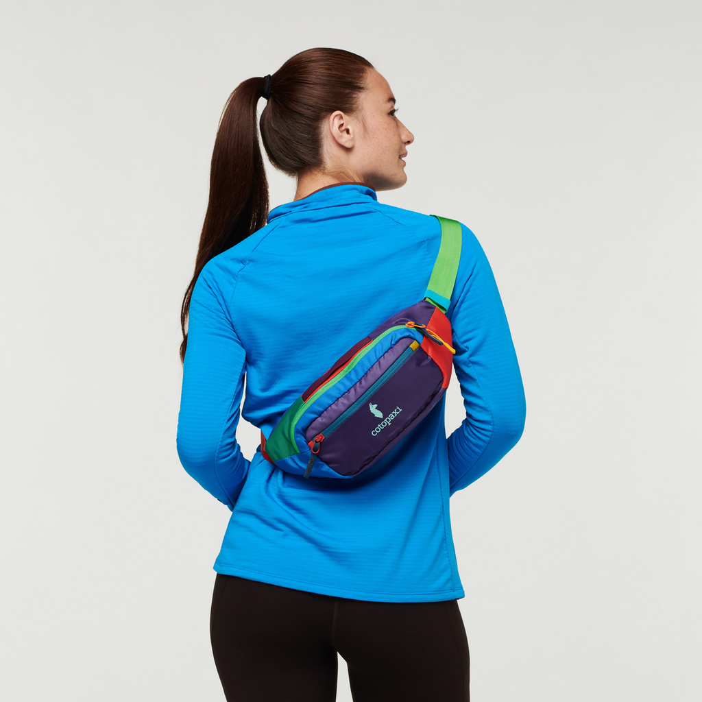 Kapai 3L Hip Pack - Del Día, Del Día Lifestyle, model