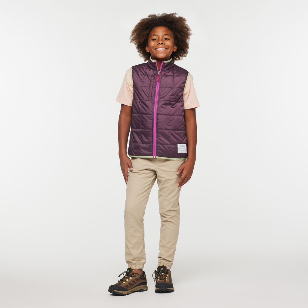 Teca Cálido Vest - Kids', Camelia, Model Isaiah