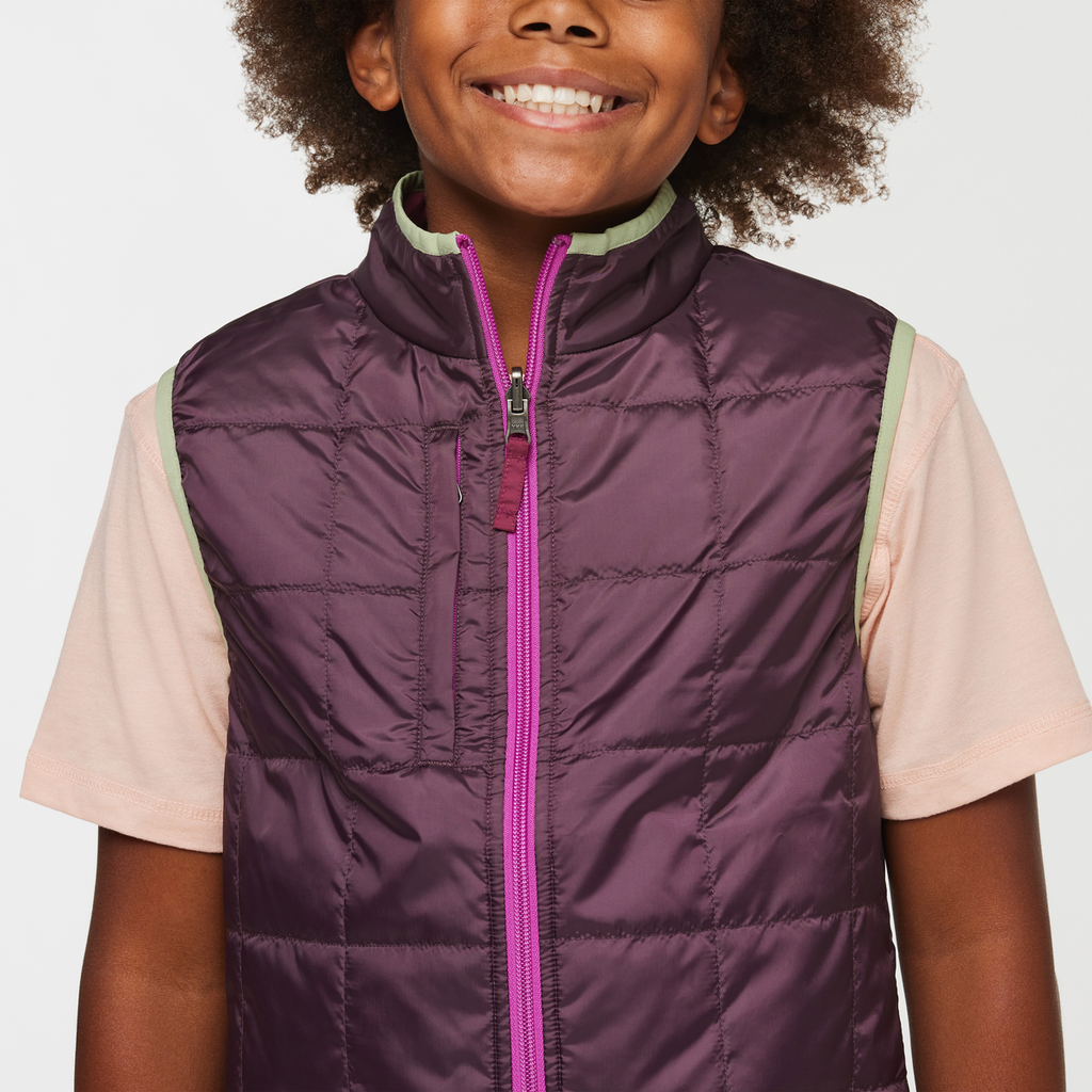 Teca Cálido Vest - Kids', Camelia, Model Isaiah