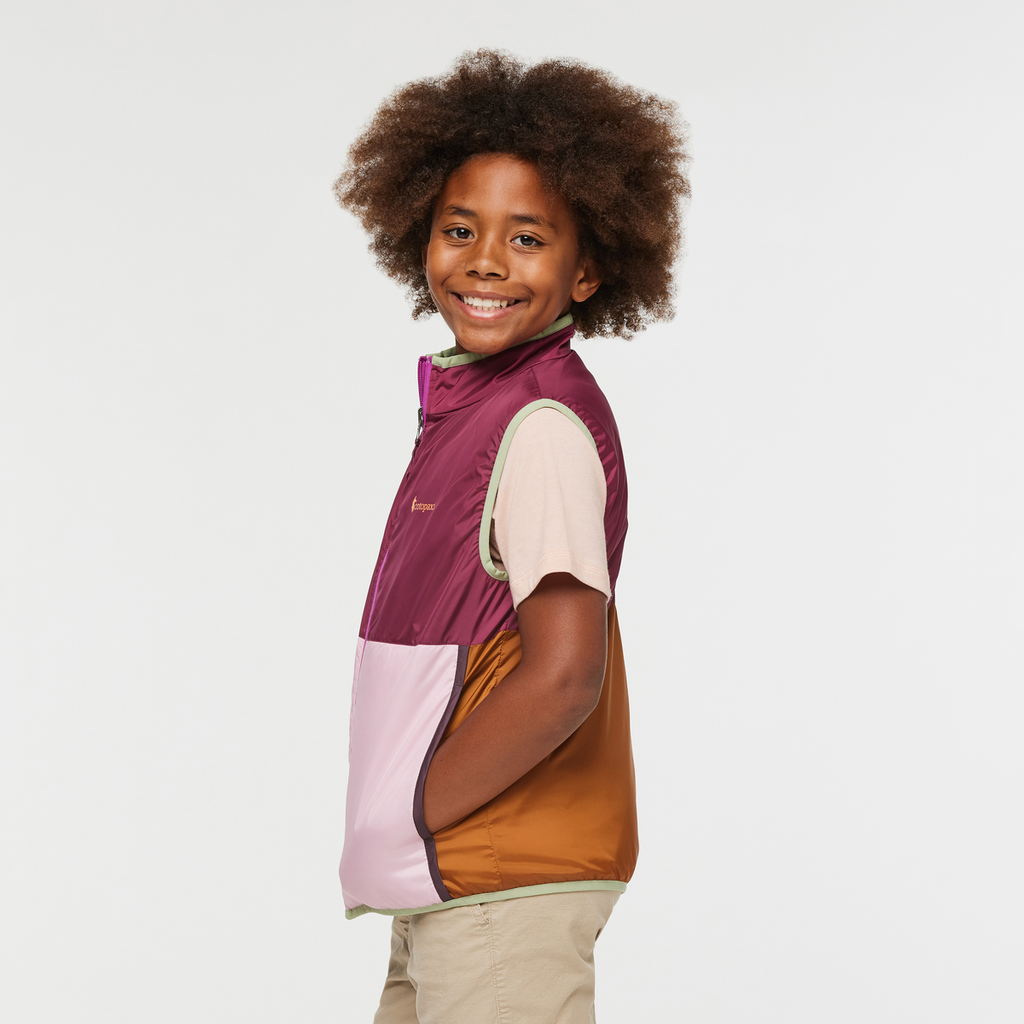 Teca Cálido Vest - Kids', Camelia, Model Isaiah