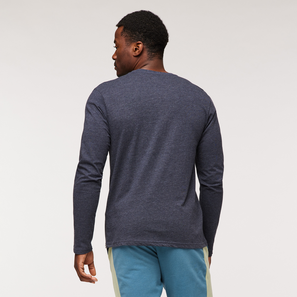 Do Good Organic Long-Sleeve T-Shirt, Graphite, Model Jeremy