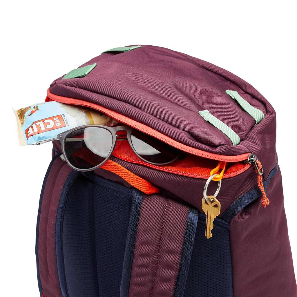 Tapa 22L Backpack - Cada Día, Wine