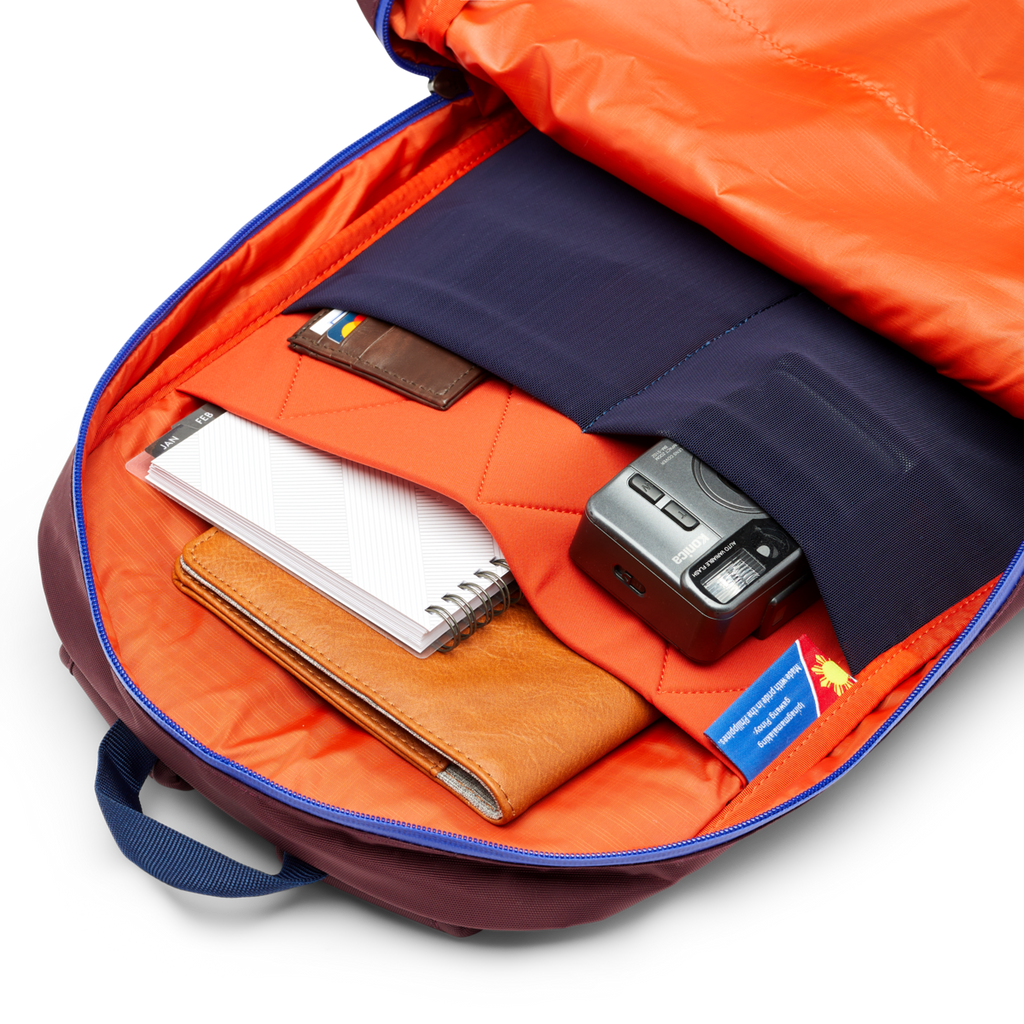 Vaya 18L Backpack - Cada Día, Wine