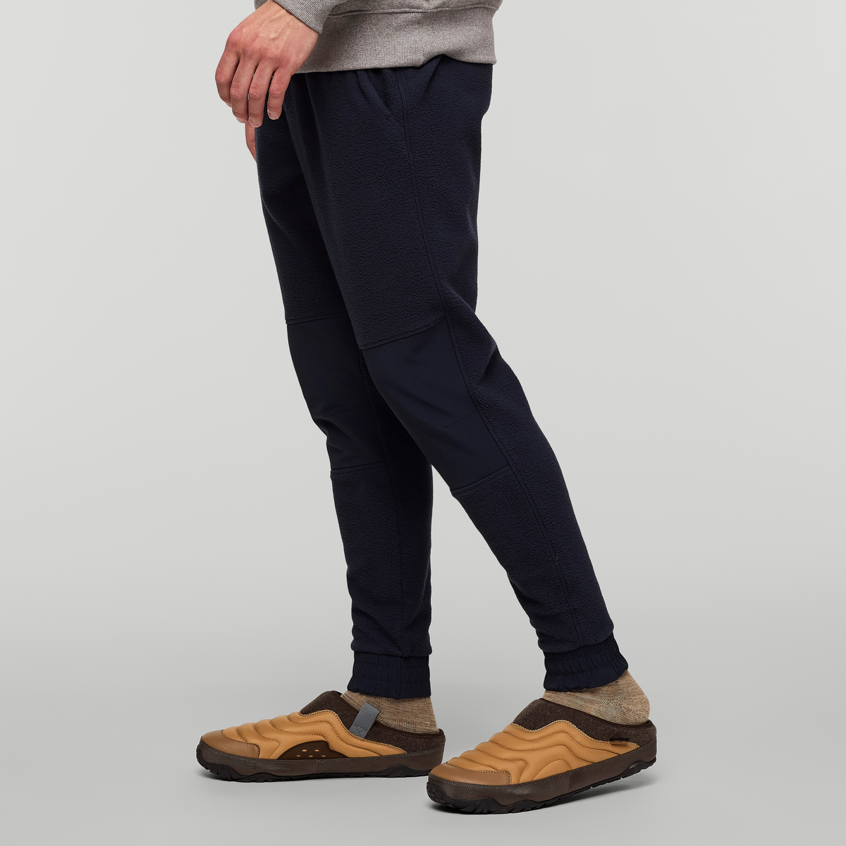 Abrazo Fleece Jogger - Men's, Carbon, Model Kellan