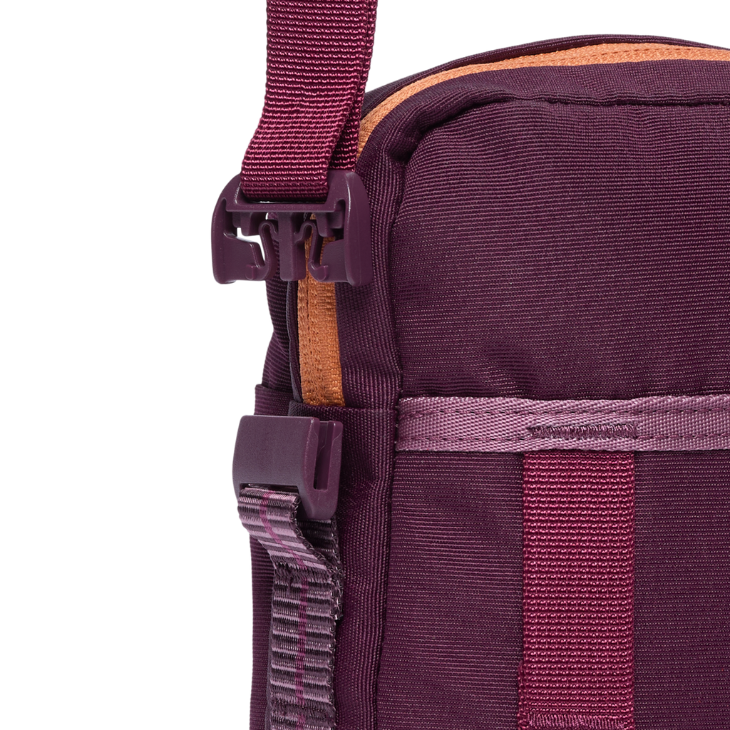 Todo 1L Shoulder Bag, Blackberry, Detail