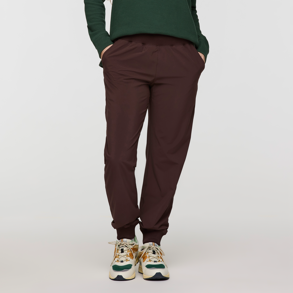 Cambio Jogger - Women's, Coffee, Model Caitlyn