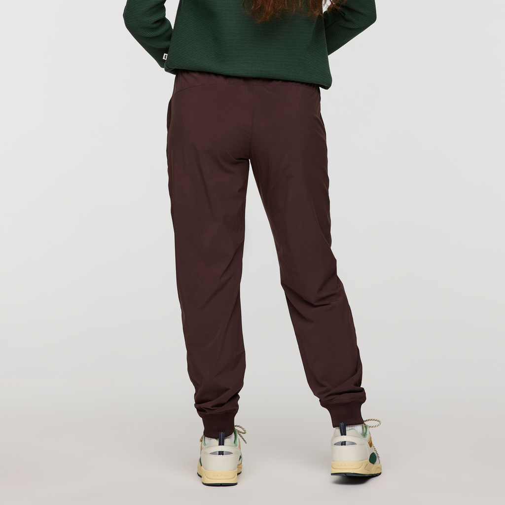 Cambio Jogger - Women's, Coffee, Model Caitlyn