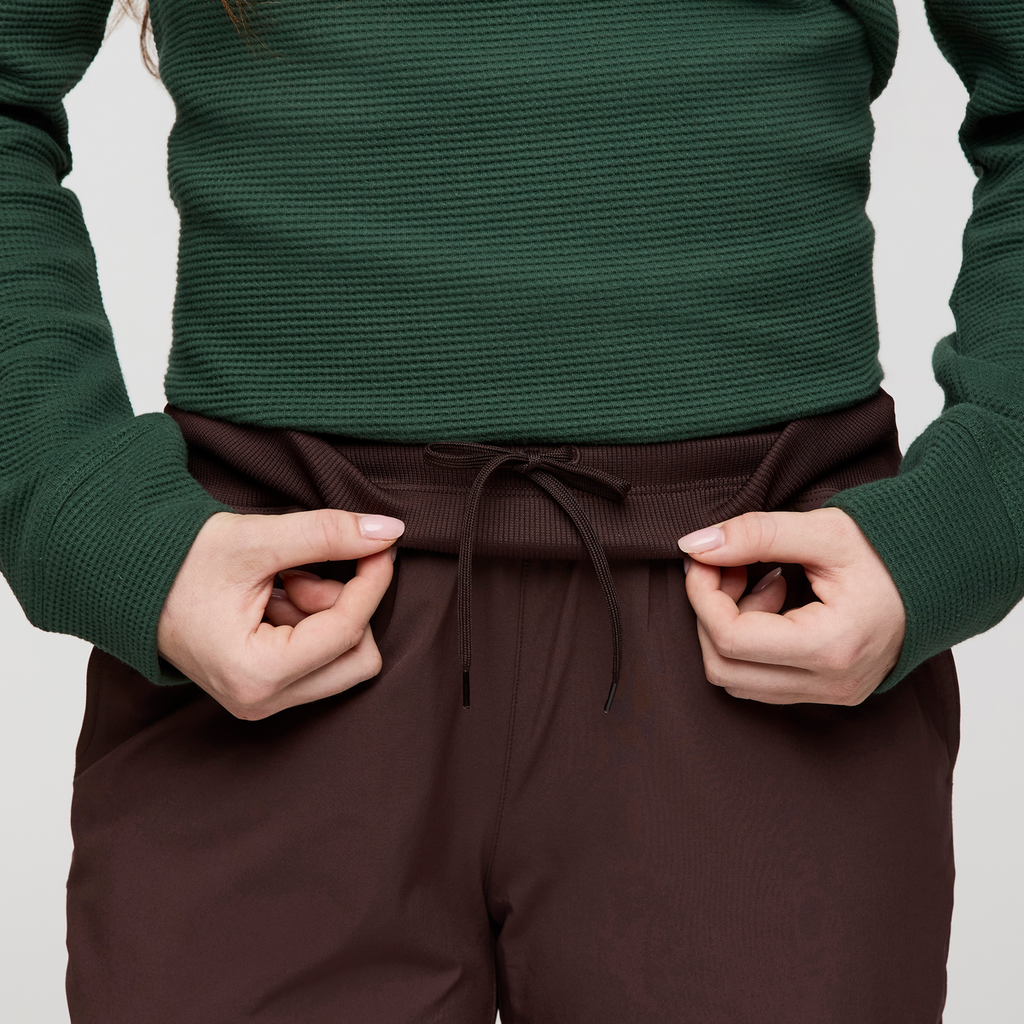 Cambio Jogger - Women's, Coffee, Model Caitlyn