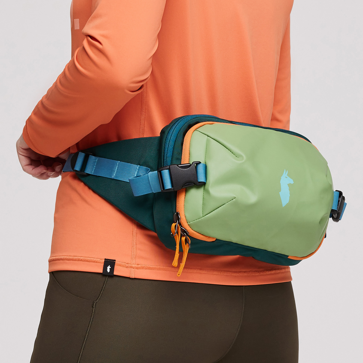 Allpa X 4L Hip Pack, Kelp, Model Courtney
