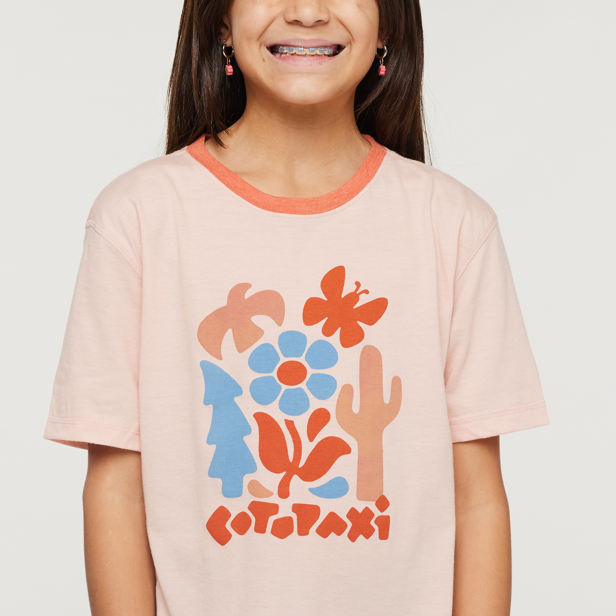  Day Hike Organic T-Shirt - Kids', Sand, Model Scarlett