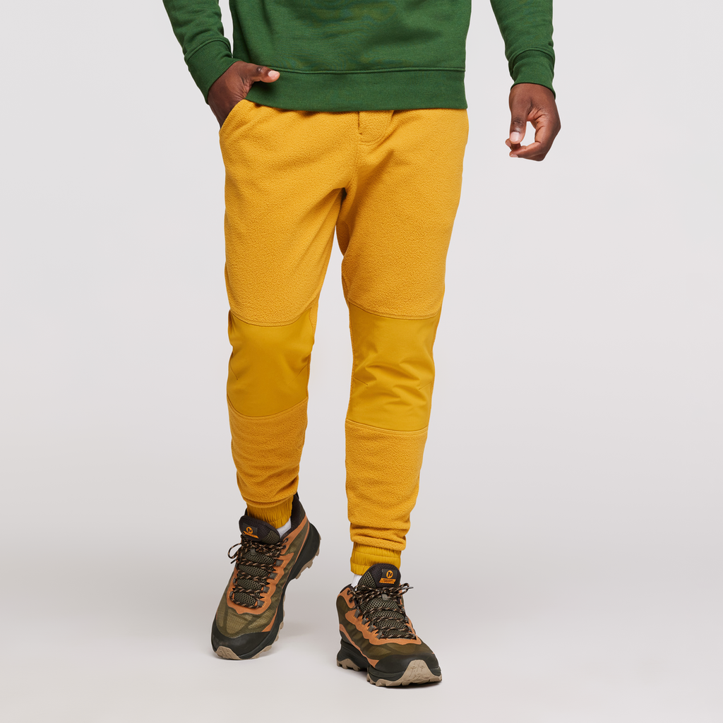 Abrazo Fleece Jogger - Men's, Amber, Model Jeremy