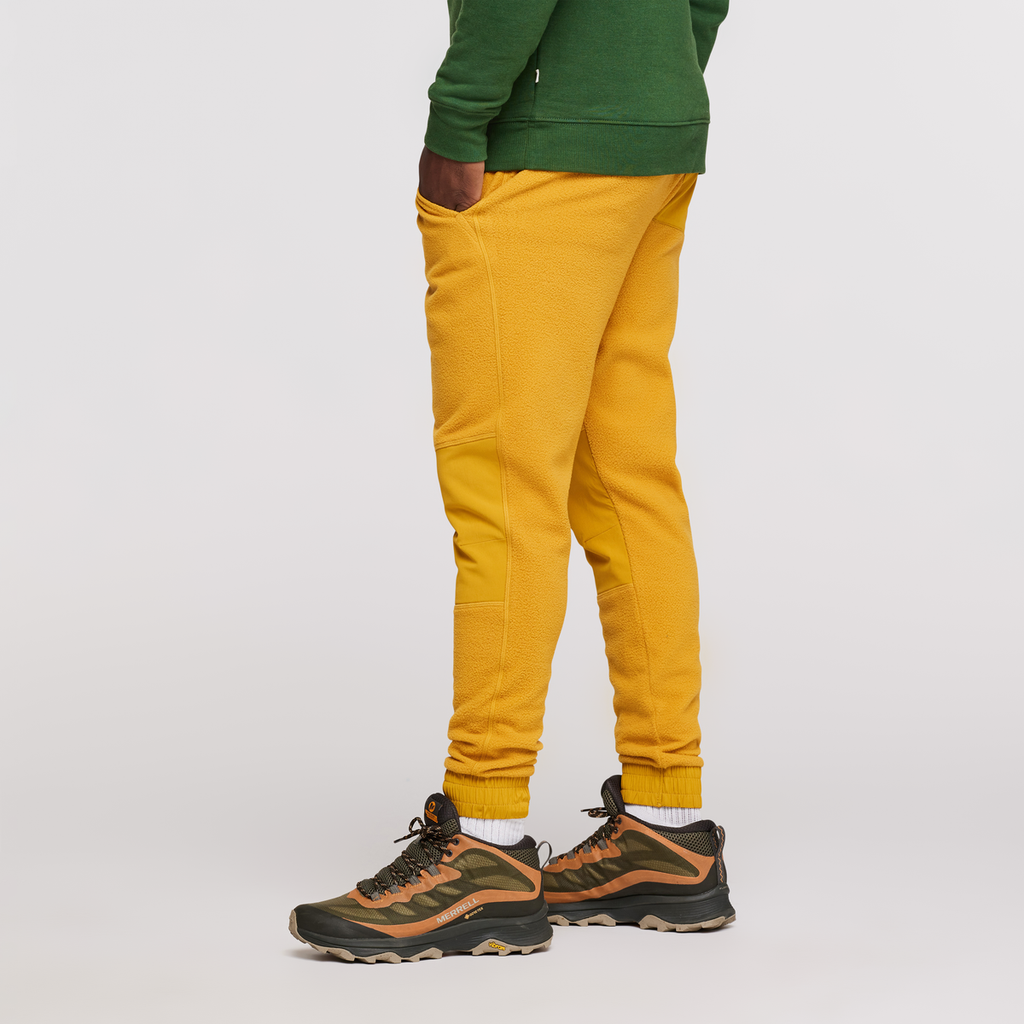 Abrazo Fleece Jogger - Men's, Amber, Model Jeremy
