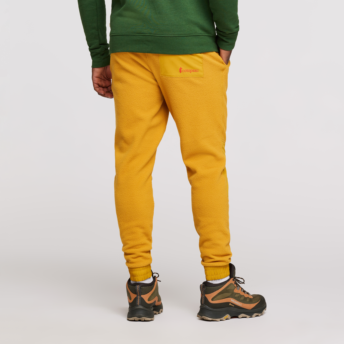 Abrazo Fleece Jogger - Men's, Amber, Model Jeremy