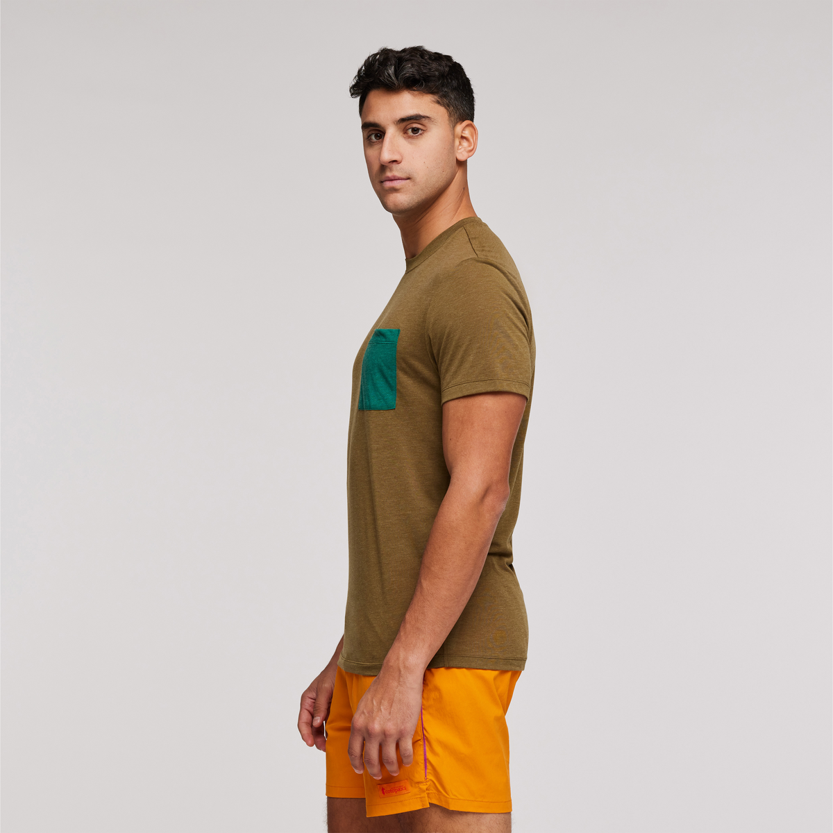 Paseo Travel Pocket T-Shirt - Men's, Oak, Model Munther