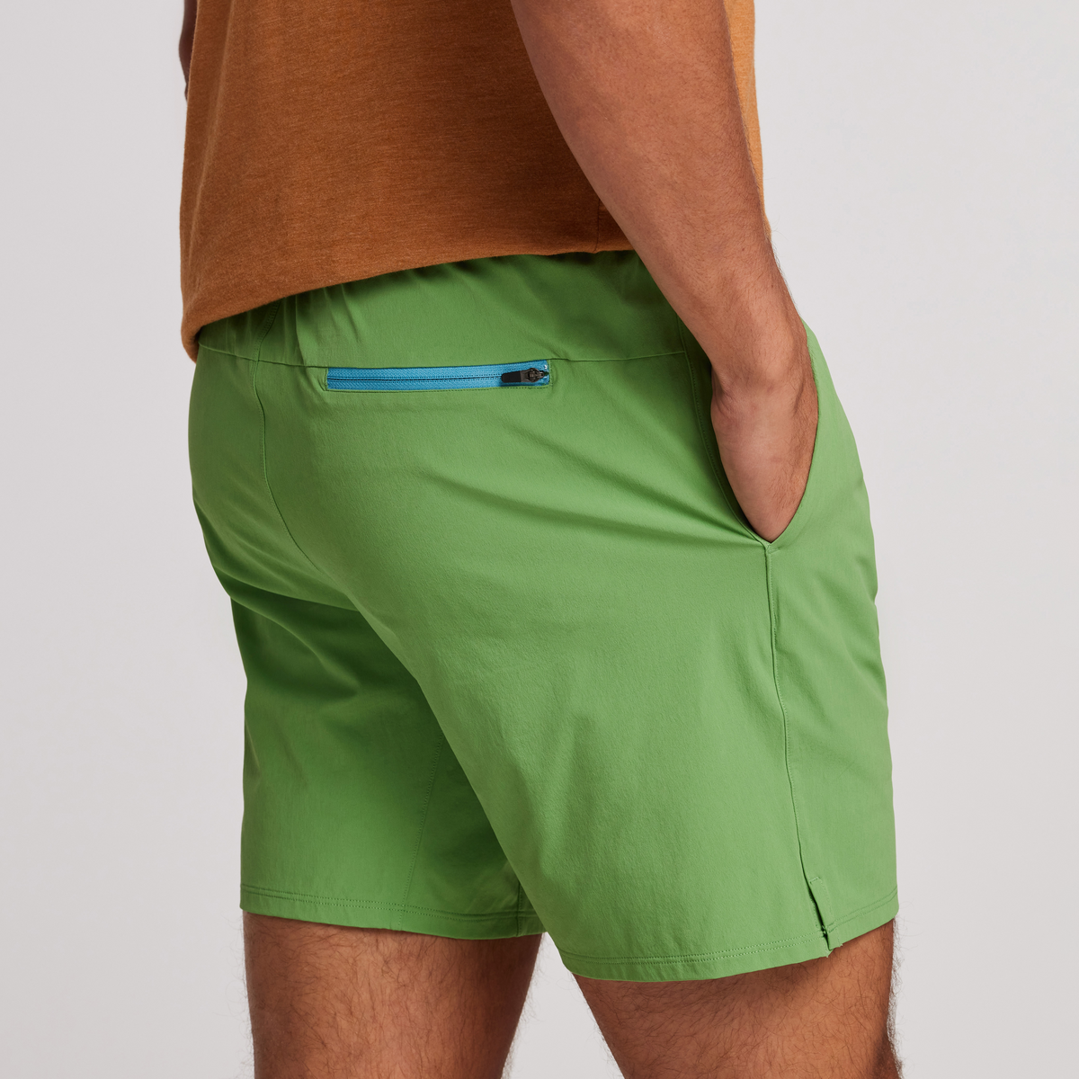 Valle Active Short - Men's, Kelp, Model Munther