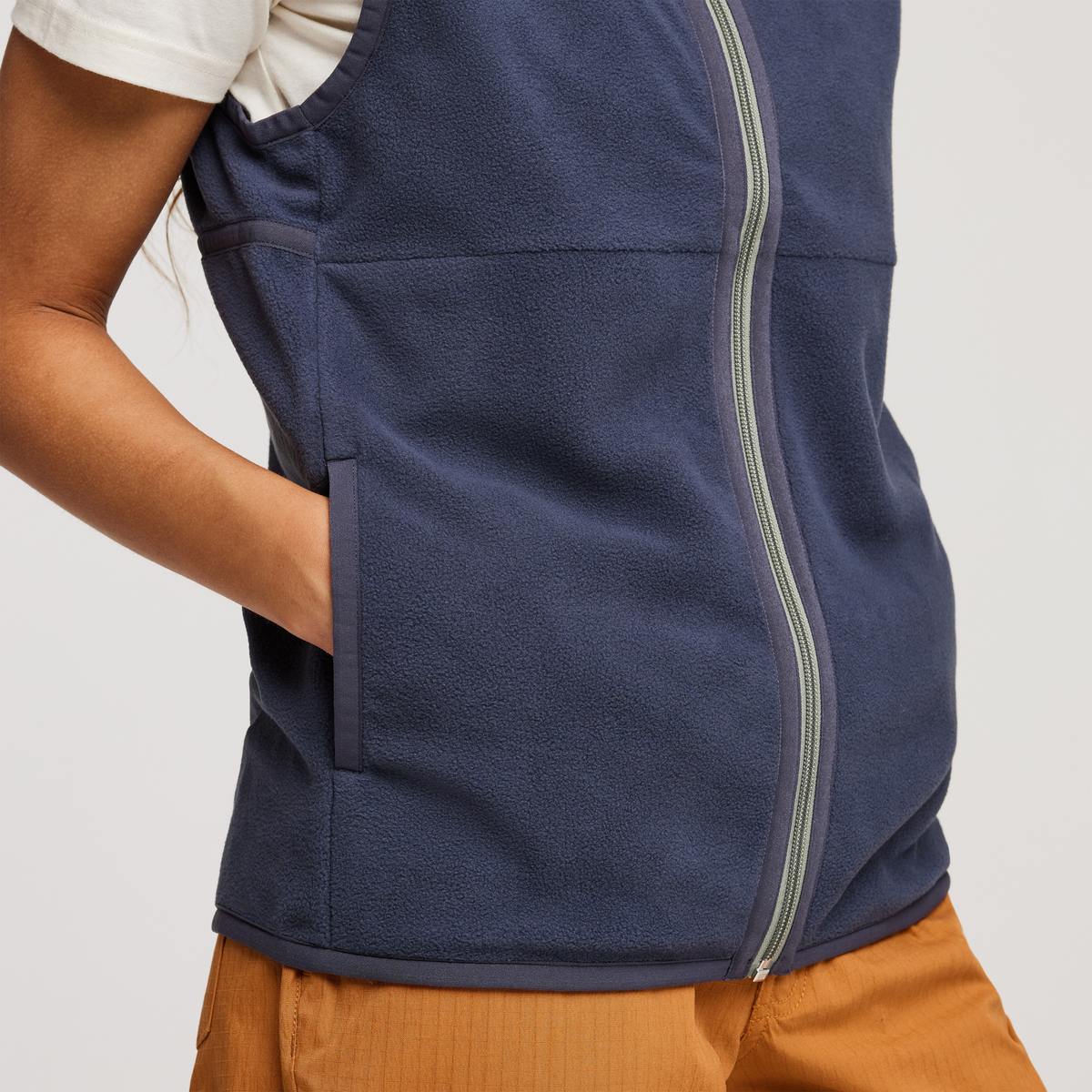 Amado Fleece Vest - Women's, Graphite, Model London