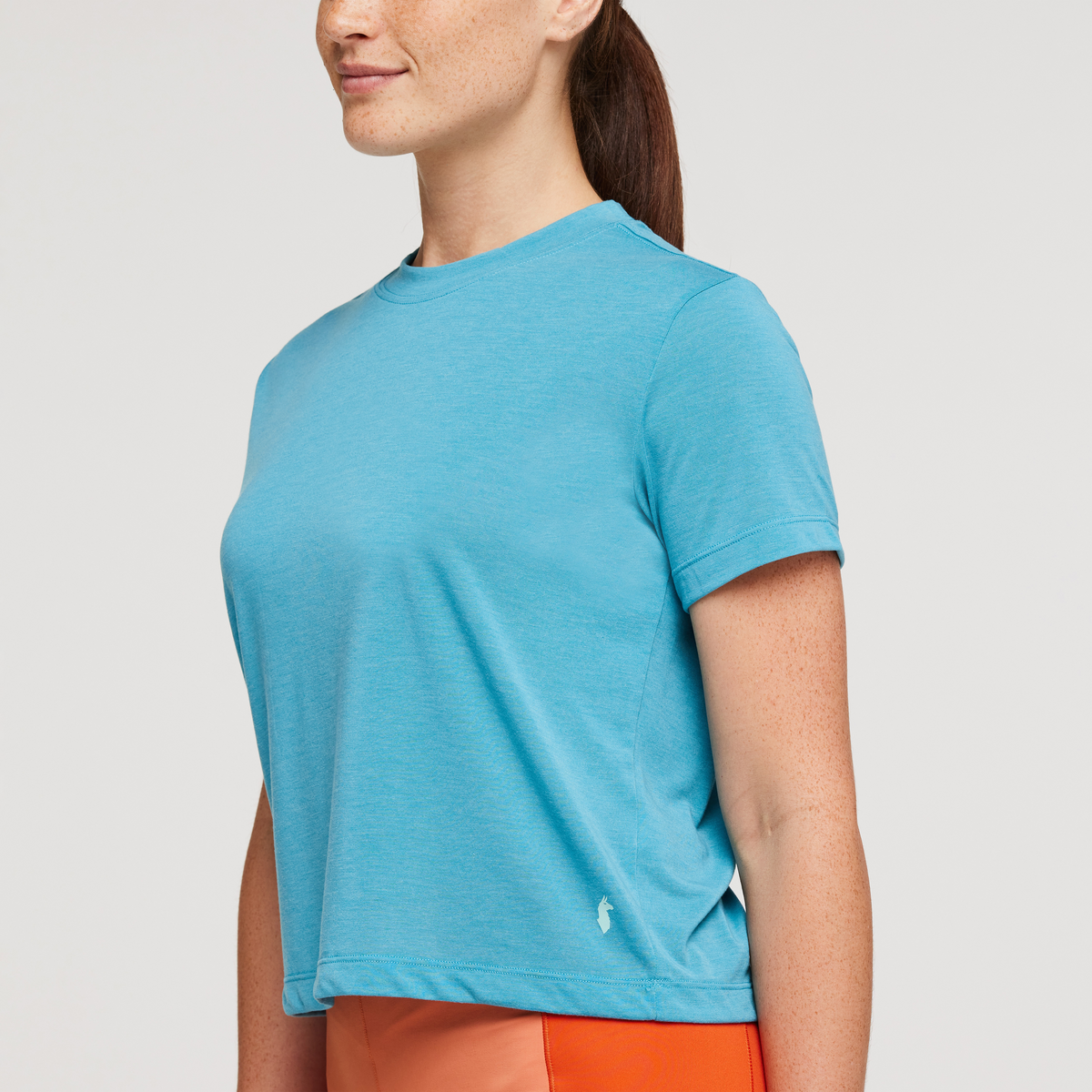 Paseo Travel Crop T-Shirt - Women's, Poolside, Model Aya