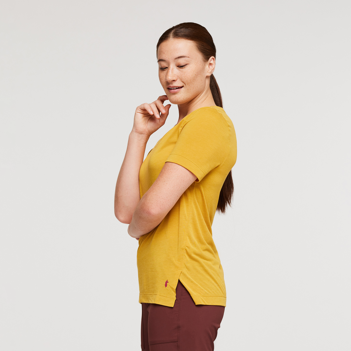 Paseo Travel T-Shirt - Women's, Amber, Model Aya