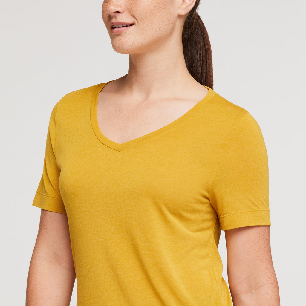 Paseo Travel T-Shirt - Women's, Amber, Model Aya