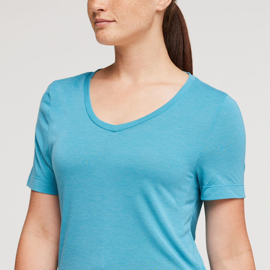 Paseo Travel T-Shirt - Women's, Poolside, Model Aya