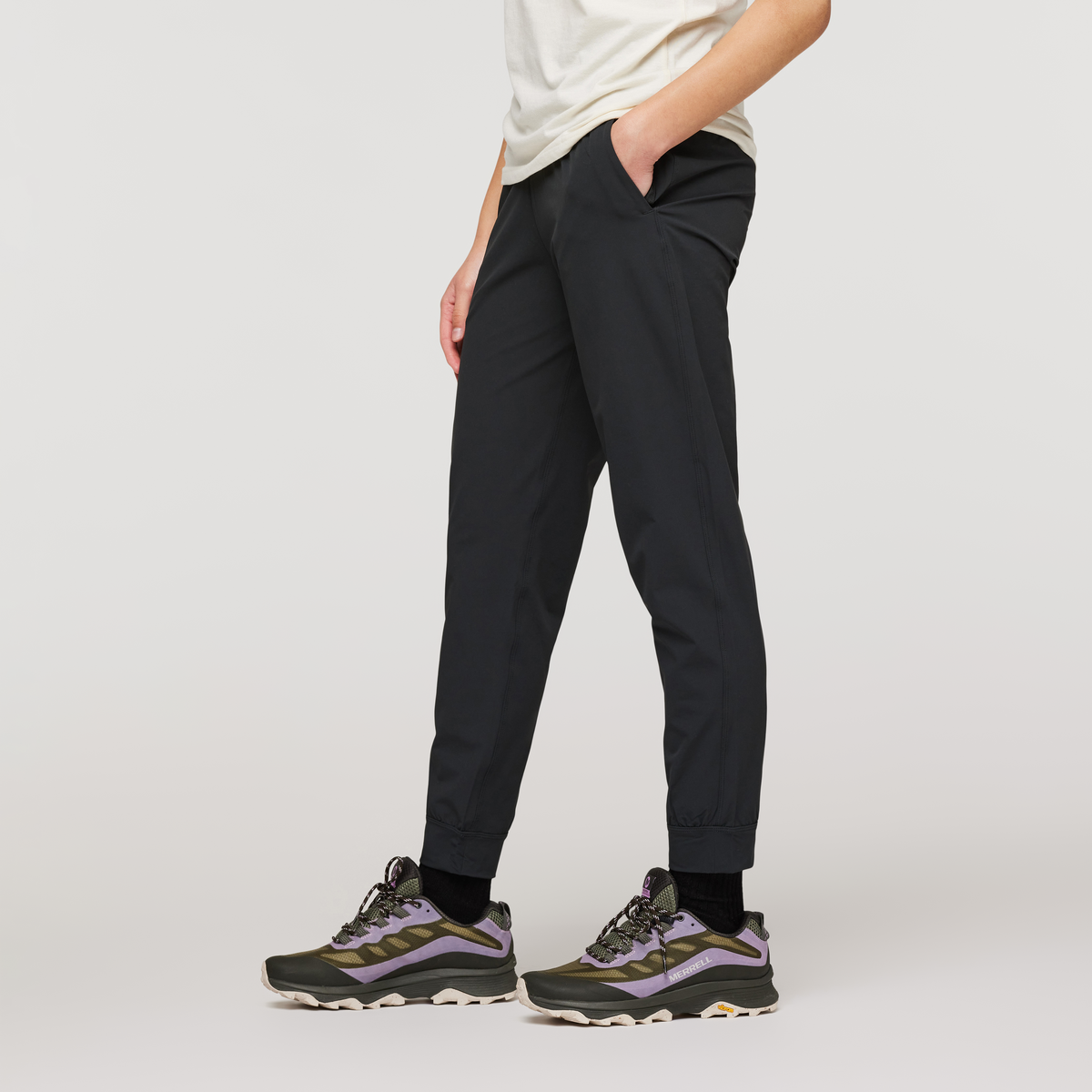 Veza Adventure Jogger - Women's, Black, Model London