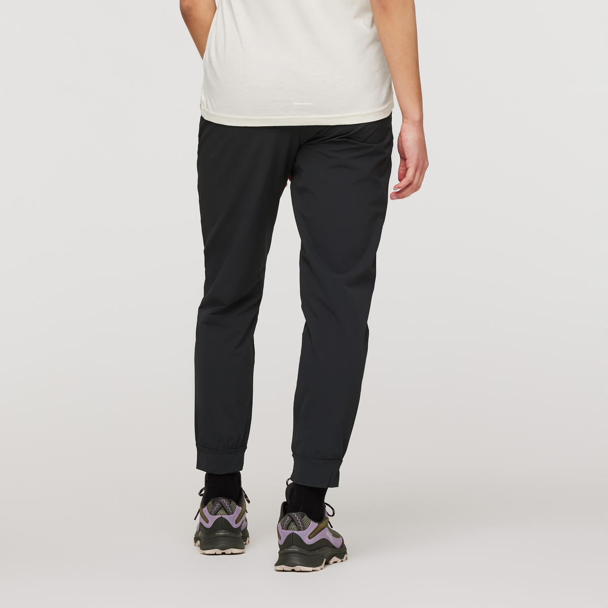 Veza Adventure Jogger - Women's, Black, Model London