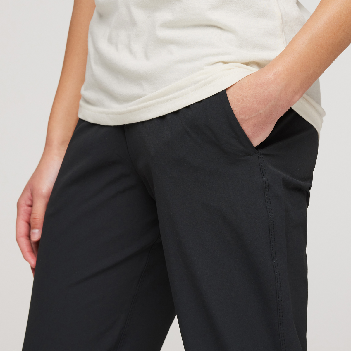 Veza Adventure Jogger - Women's, Black, Model London