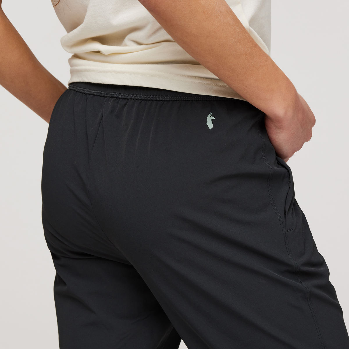 Veza Adventure Jogger - Women's, Black, Model London