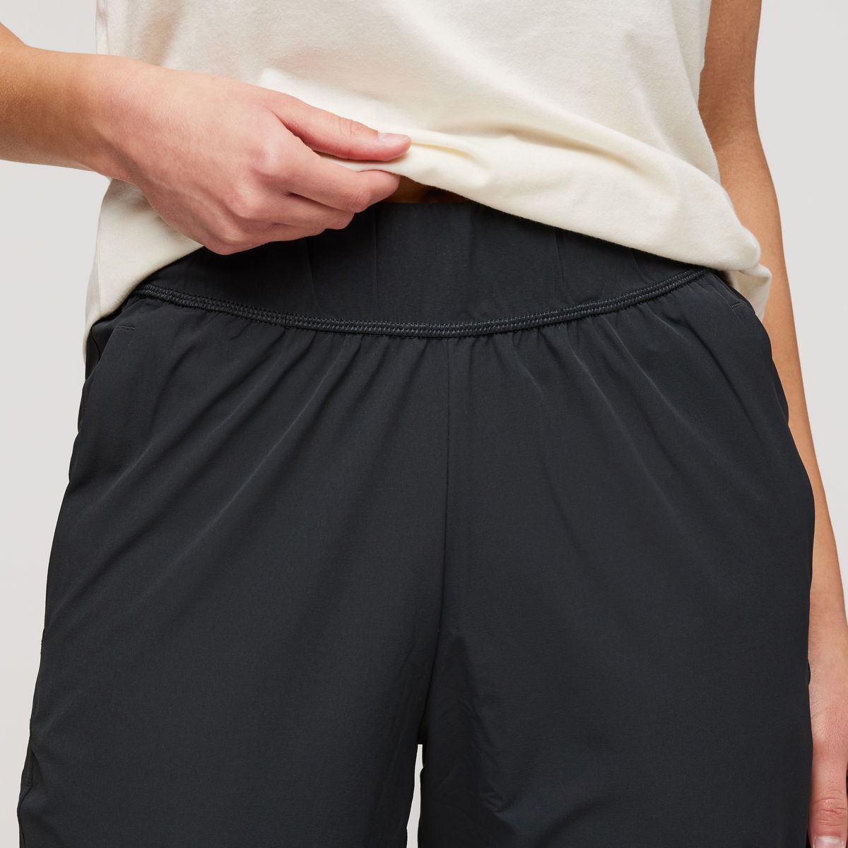 Veza Adventure Jogger - Women's, Black, Model London