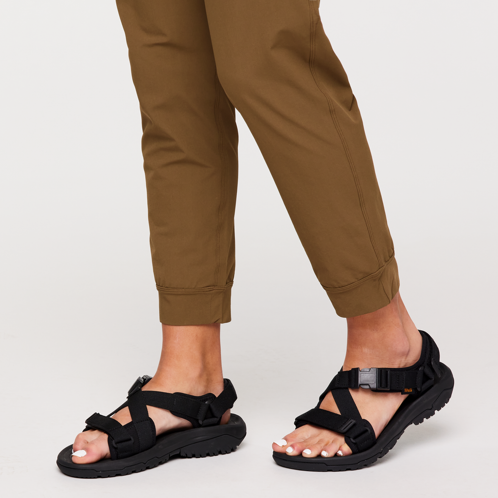 Veza Adventure Jogger - Women's, Oak, Model London