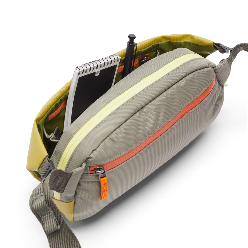 Coso 2L Hip Pack - Cada Día, Lemongrass/Stone, Detail