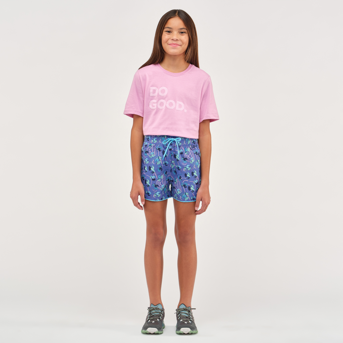 Cocodrilo Short - Girls' Print, Tucan Amethyst, Model Scarlett