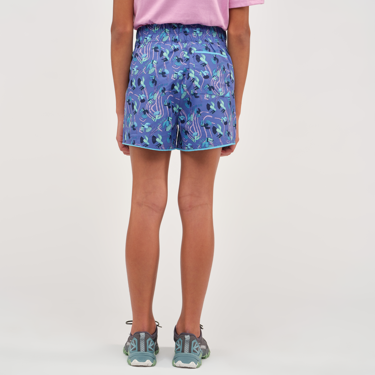 Cocodrilo Short - Girls' Print, Tucan Amethyst, Model Scarlett