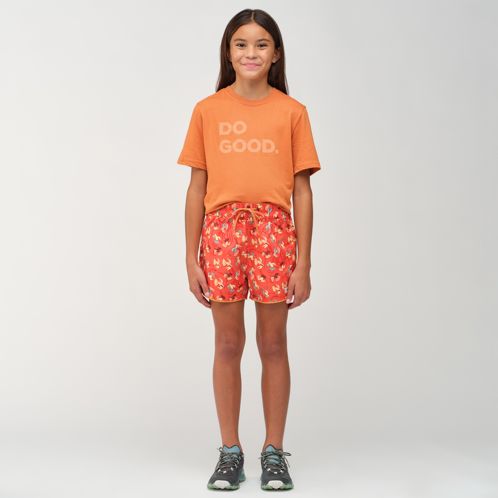 Cocodrilo Short - Girls' Print, Tucan Red, Model Scarlett
