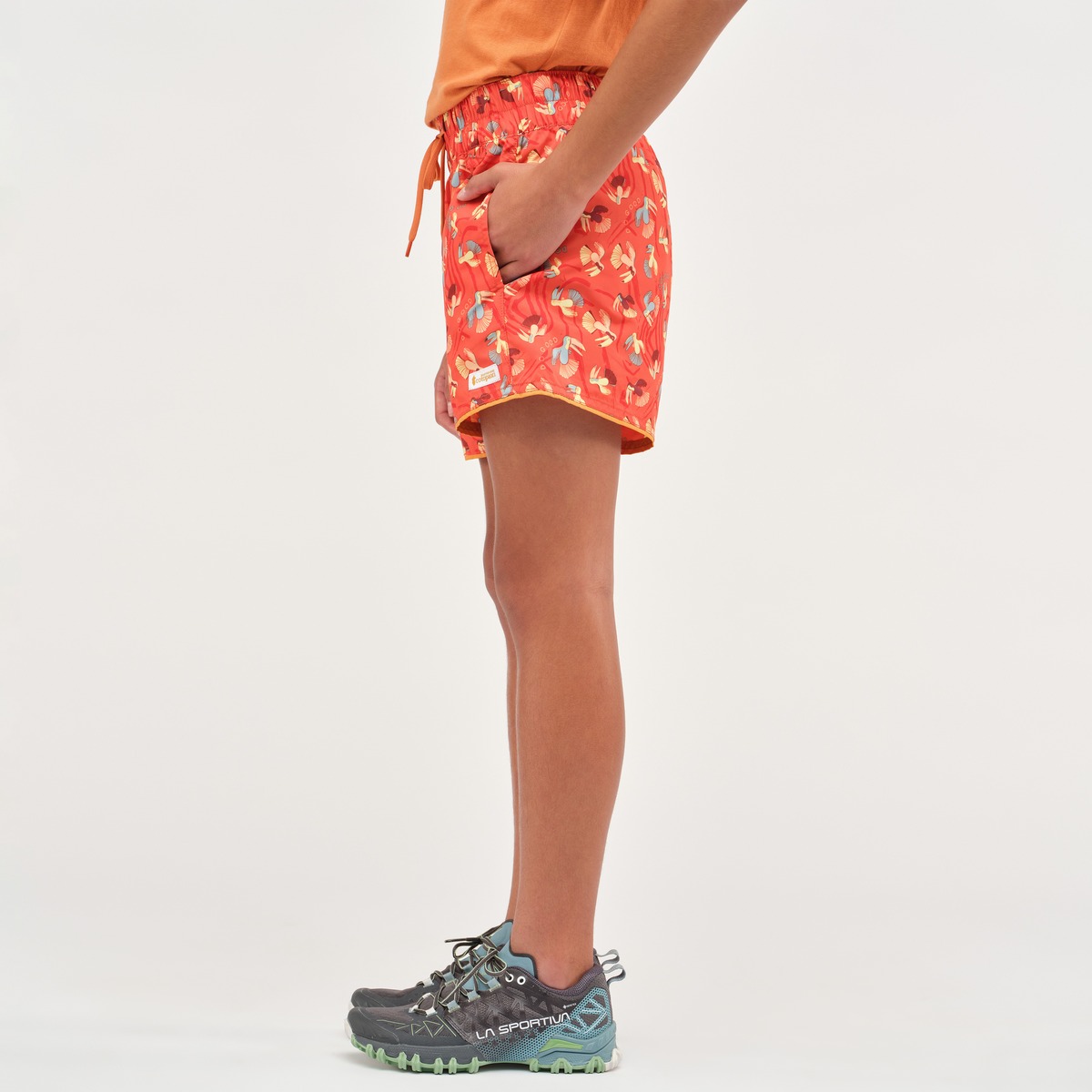 Cocodrilo Short - Girls' Print, Tucan Red, Model Scarlett