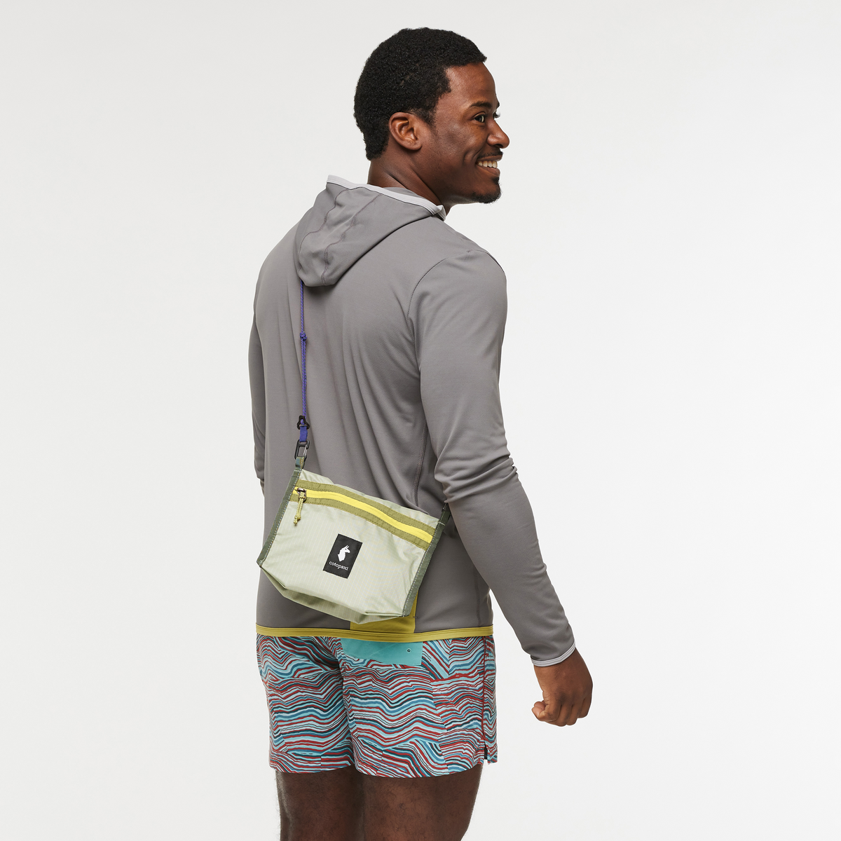 Lista 2L Lightweight Crossbody Bag - Cada Día, Detail, Model Jeremy