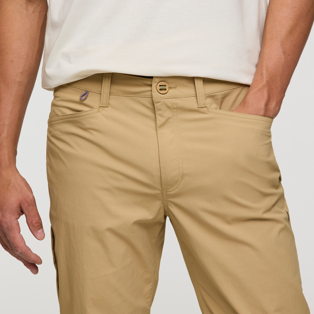 Coraje Tech Pant, Khaki, Model Jackson