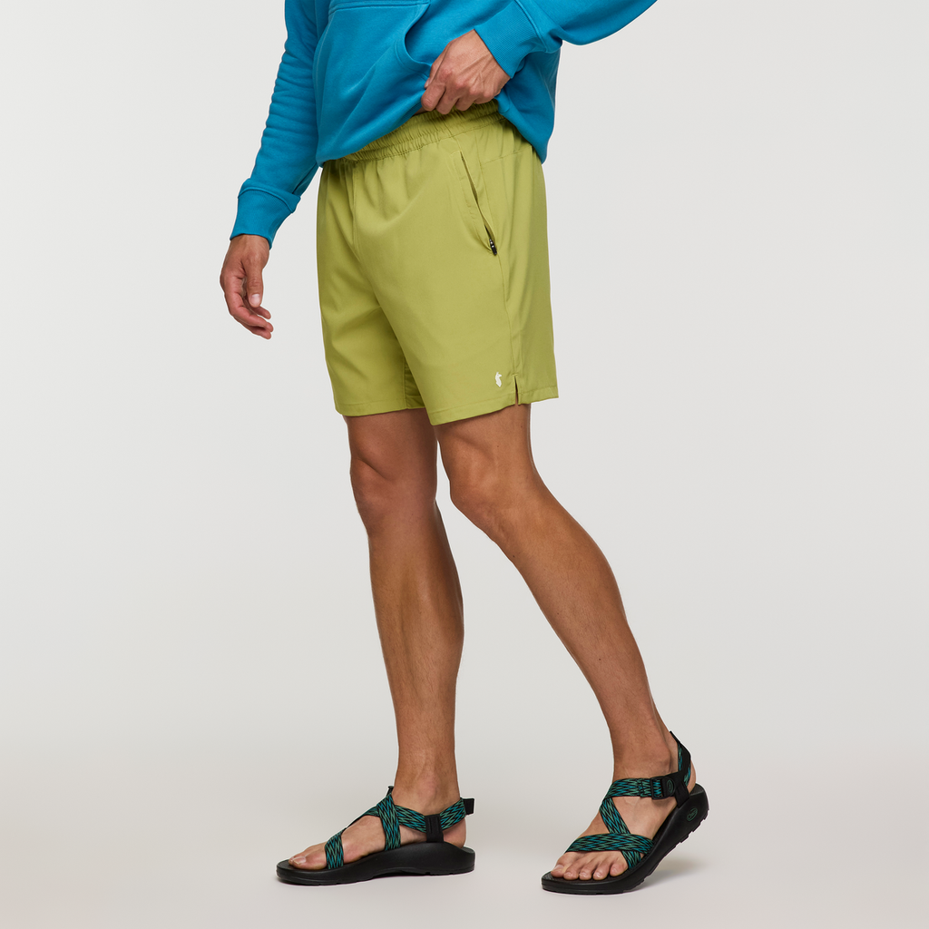 Persisto Tech Short, Lemongrass, Model Jackson