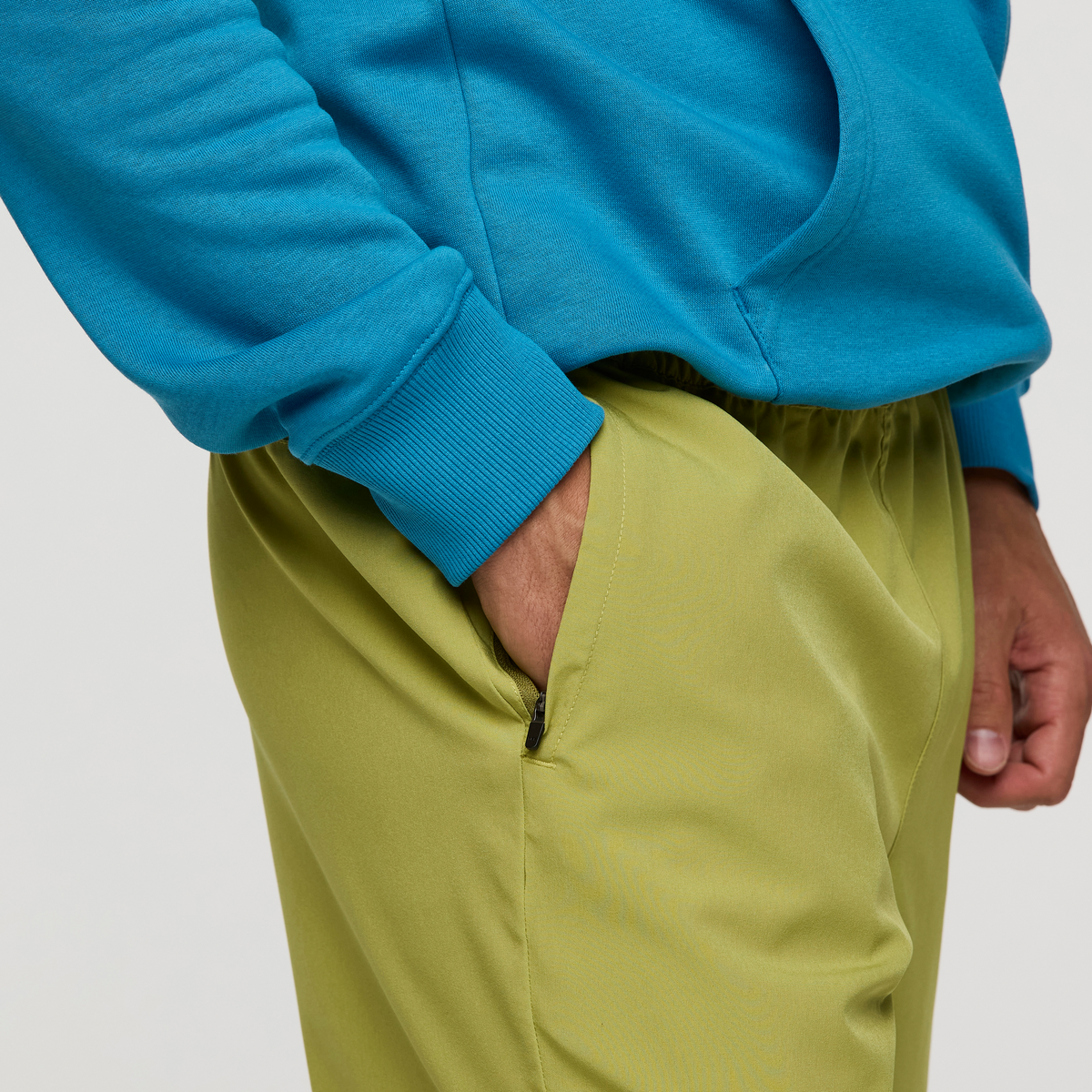 Persisto Tech Short, Lemongrass, Model Jackson