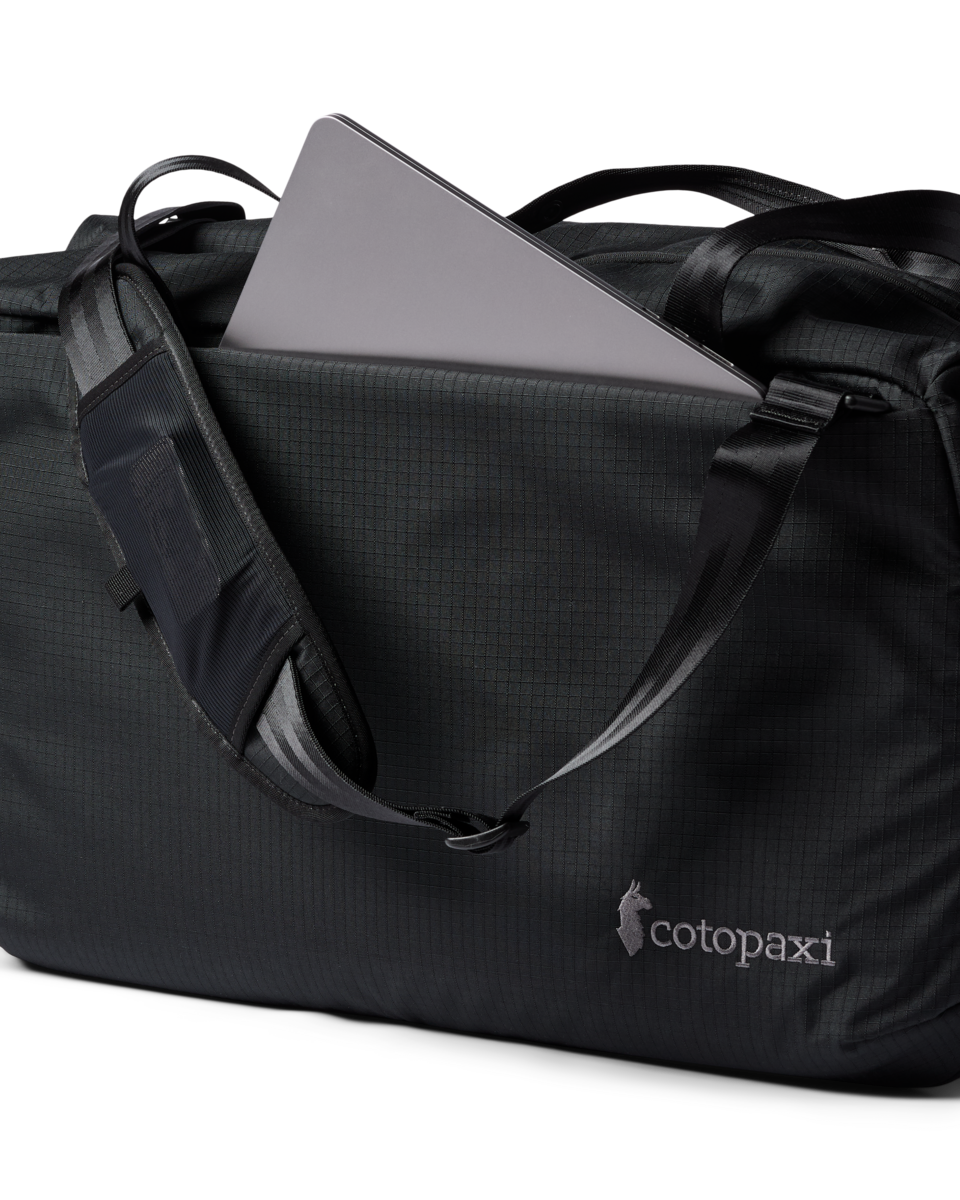 Viaje 45L Travel Duffel, Cotopaxi Black