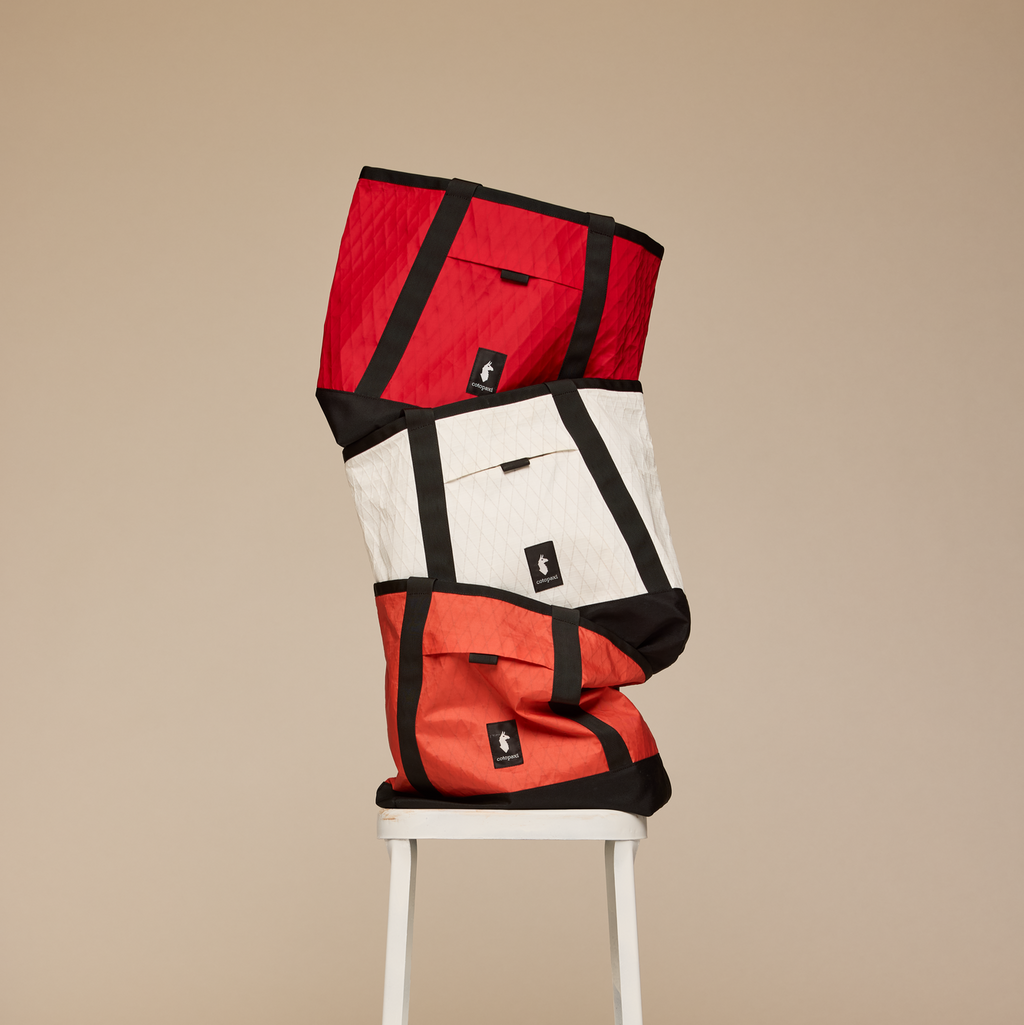 Contiguo 22L Tote, Red