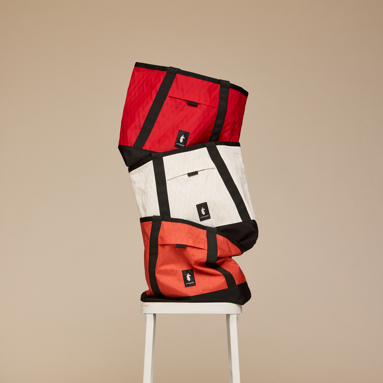 Contiguo 22L Tote, Red