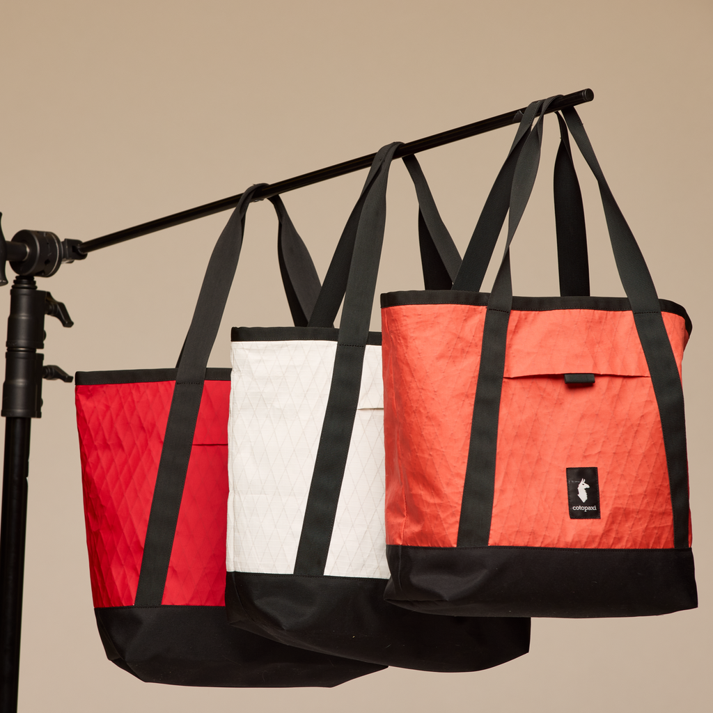 Contiguo 22L Tote, Red