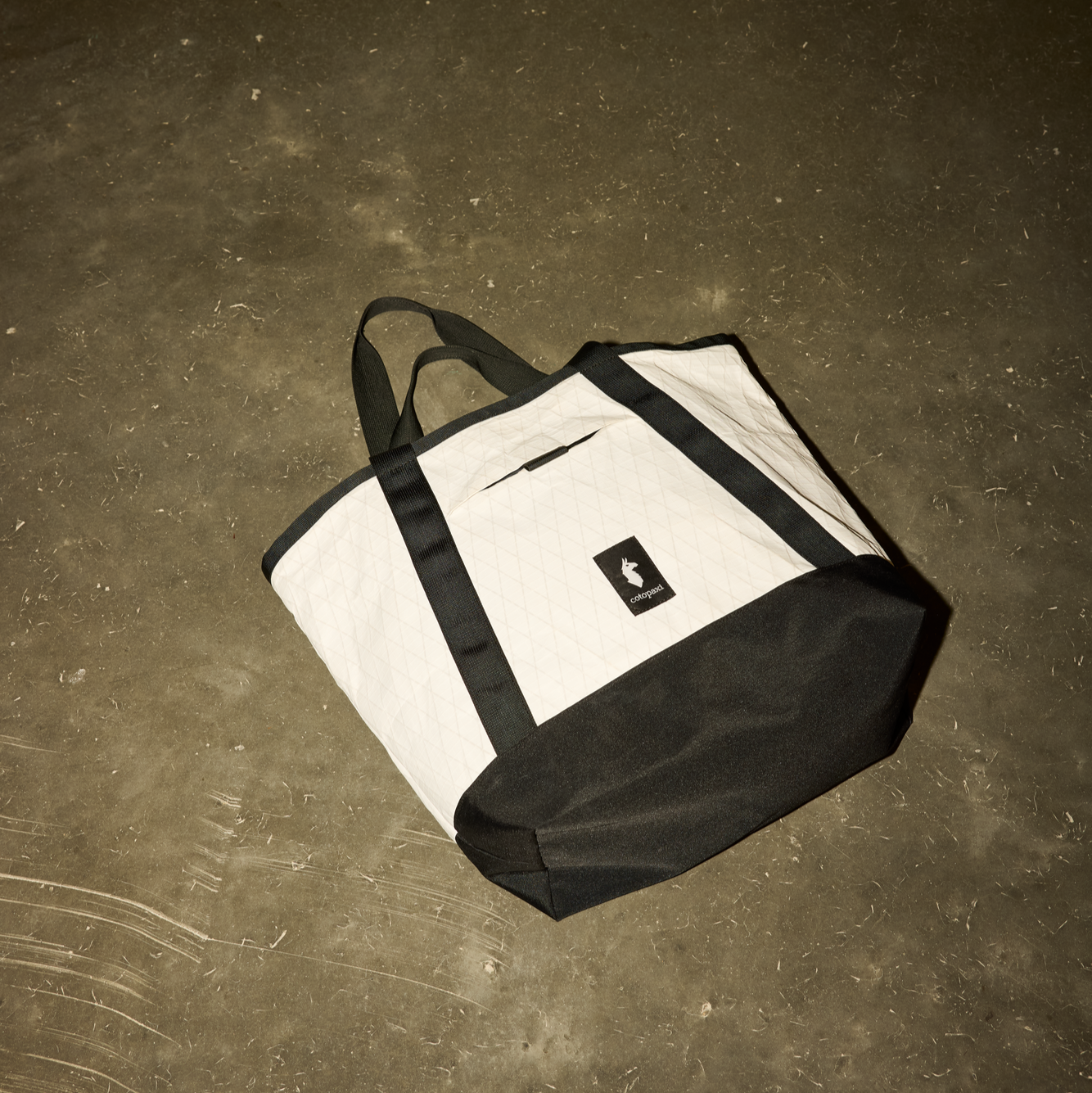 Contiguo 22L Tote, White