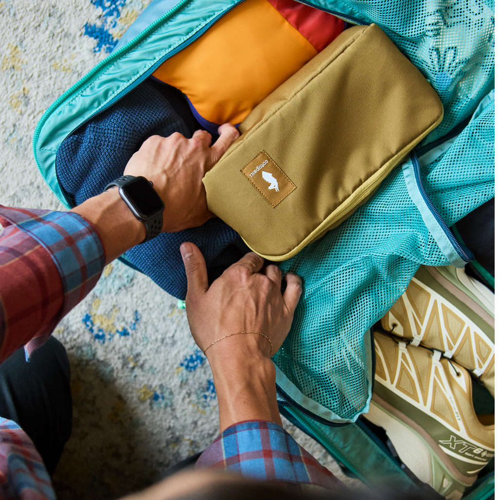 Viaje Toiletry Kit - Cada Dia, Bronze, Detail