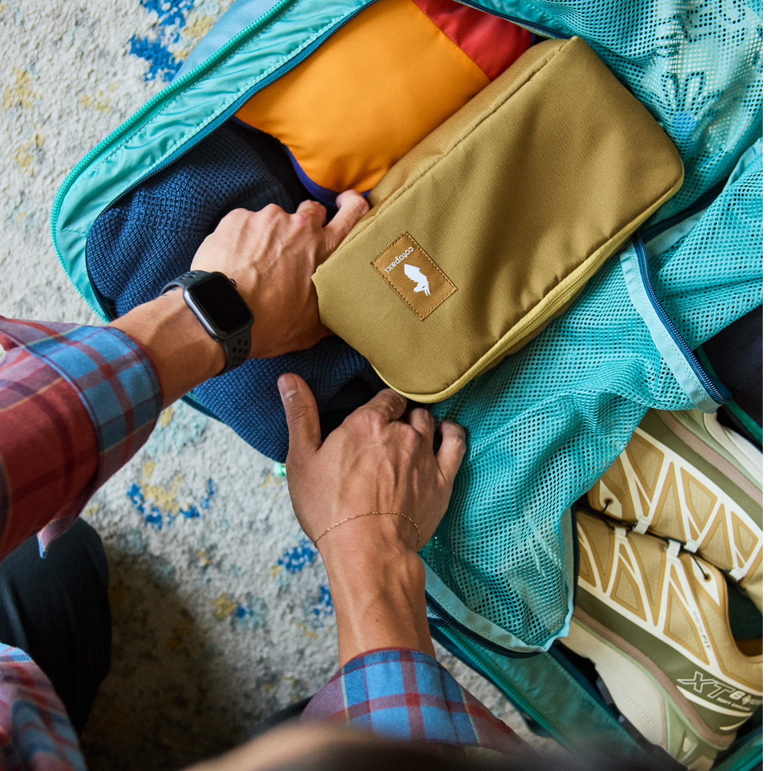 Viaje Toiletry Kit - Cada Dia, Bronze, Detail