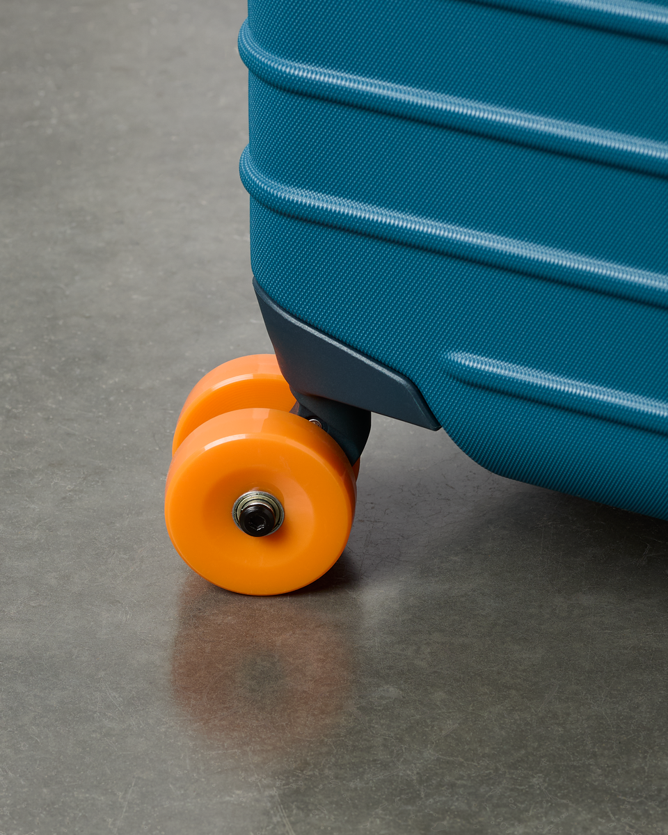 Coraza Suitcase - Medium Checked, Blue Spruce